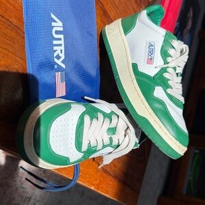 Autry Medalist Low-Top Sneakers